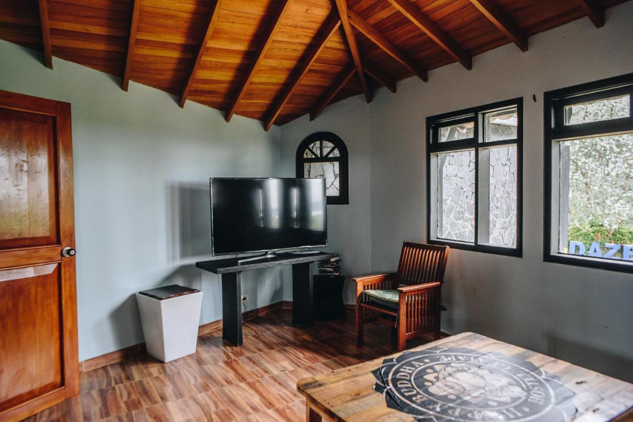 Happy Buddha Hostel & Lodge Guatape Ngoại thất bức ảnh