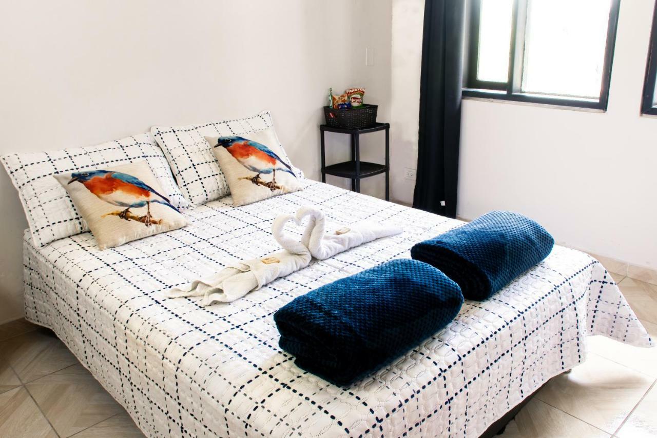 Happy Buddha Hostel & Lodge Guatape Ngoại thất bức ảnh
